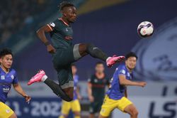 Ngoại binh quen mặt V-League vừa rời Việt Nam đã 'ôm hận' vì bị CLB Indonesia 'chơi khăm'