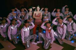 Lona khoe vũ đạo 'nóng bỏng' trong MV dance 'Vì yêu anh'