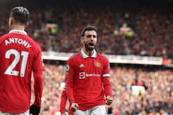 Vấn đề của MU: Ten Hag đau đầu vì Antony và Bruno Fernandes