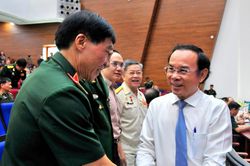 Thành phố Hồ Chí Minh ra sức xây dựng và phát triển thành phố, xứng đáng với những hy sinh, đóng góp của các thế hệ cha anh đi trước
