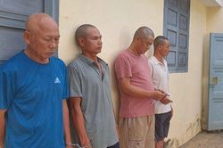 Cảnh sát bao vây, bắt quả tang hàng chục đối tượng khai thác vàng trái phép