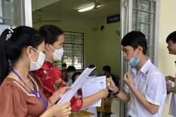 Thi tốt nghiệp THPT 2024: Dự kiến bổ sung các vật dụng cấm mang vào phòng thi