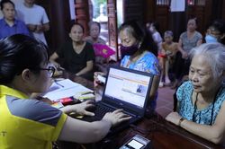 Hà Nội: Chi trả lương hưu, trợ cấp hai tháng liền vào kỳ chi trả tháng Một