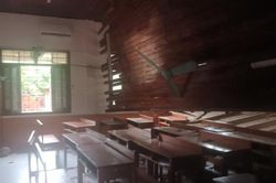 Nghệ An: Sập trần lớp học khiến nhiều học sinh bị thương