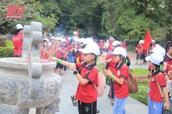 Bồi dưỡng truyền thống văn hóa, lịch sử quê hương cho học sinh