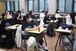 Học sinh khởi kiện vì giáo viên kết thúc thời gian thi sớm hơn… 90 giây