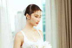 Diễm My 9X đẹp rạng ngời trước khi lên lễ đường thành hôn