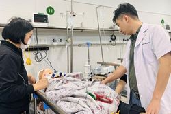 Vụ sập trần lớp học ở Nghệ An: Nữ học sinh bị chấn thương nặng nhất có thể bị liệt