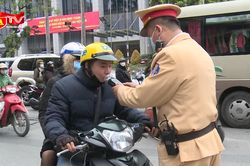 Tăng cường kiểm tra nồng độ cồn dịp cuối năm