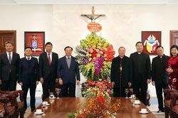 Bí thư Thành ủy Đinh Tiến Dũng thăm, chúc mừng Tòa Tổng Giám mục Hà Nội
