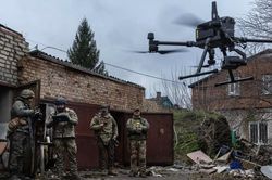 UAV Nga tấn công UAV 'Ma cà rồng' của Ukraine trên bầu trời Bakhmut