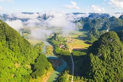 Tân Hóa: Từ 'rốn lũ' đến làng du lịch tốt nhất thế giới