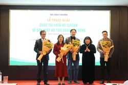 Trao giải cuộc thi sáng tạo logo và slogan về sản xuất - tiêu dùng bền vững