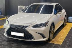 Chỉ sau 1 năm lăn bánh, Lexus ES 250 cũ chấp nhận bán 'lỗ' tới hơn nửa tỷ đồng