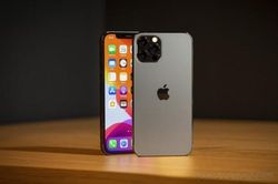 iPhone 12 Pro một thời lừng lẫy nay bán giá rẻ như cho, tội gì đi mua iPhone 11 kém hơn vài bậc