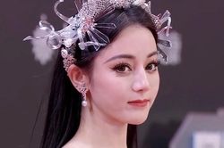 7 lỗi trang điểm đi tiệc cuối năm khiến chị em bỗng già hơn đồng nghiệp