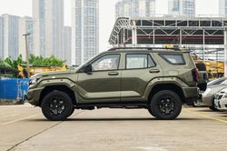 SUV địa hình công suất 408 mã lực, 'uống xăng như ngửi', giá rẻ bất ngờ