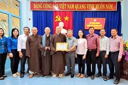 UBMTTQVN TP. Châu Đốc trao 9 căn nhà Đại đoàn kết cho hộ cận nghèo, khó khăn