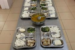 9 học sinh Tiểu học phải nhập viện sau bữa ăn tại trường: Thực đơn gồm những gì?