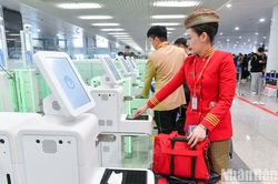 Cận cảnh hệ thống xuất, nhập cảnh tự động tại sân bay Nội Bài