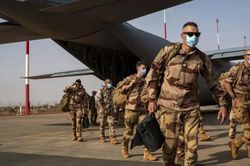 Pháp hoàn tất việc rút quân khỏi Niger, tạm bỏ lại cuộc chiến chống khủng bố ở Sahel
