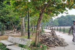 Hà Nội: Công viên mới được đầu tư hơn chục tỷ để tu bổ trở thành nơi đổ rác, trồng rau