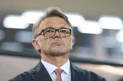 Danh sách tuyển Việt Nam: HLV Troussier công bố kiểu 'lạ'