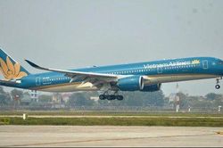 Cổ phiếu Vietnam Airlines thoát khỏi diện cảnh báo