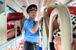 Chống buôn lậu và hàng giả tại các đầu mối giao thông dịp Tết