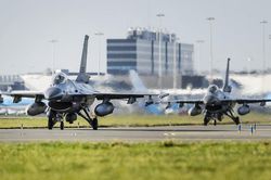 Ukraine nhận những chiếc F-16 đầu tiên