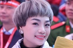 Theo chân ca sĩ Ngọc Khuê đến Chủ Nhật Đỏ