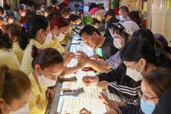 Giá vàng miếng SJC 'hưng phấn' đầu tuần