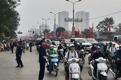 Hà Nội: Hơn 100 chốt trực phân luồng giao thông tại các vị trí nguy cơ ùn tắc