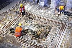 Bức tranh khảm khổng lồ