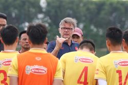 HLV Philippe Troussier cần sự sáng tạo, gọi cầu thủ đông hơn đội tuyển Nhật Bản, Iraq và Indonesia