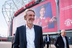 Cabin BLV: Sir Jim Ratcliffe sẽ bổ sung kỹ năng cho Ten Hag