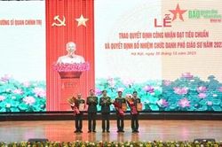 Trường Sĩ quan Chính trị vinh danh Phó giáo sư và đón nhận Huân chương Hữu nghị của Vương quốc Campuchia