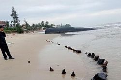Xác minh tàu cổ trồi lên bờ biển Hội An