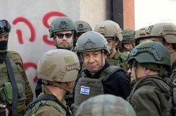 Thủ tướng Israel thăm Dải Gaza, Iran tố Israel không kích Syria