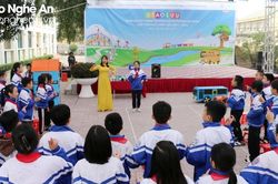 Hơn 200 giáo viên và học sinh tiểu học giao lưu 'Giáo dục kỹ năng tham gia giao thông an toàn'