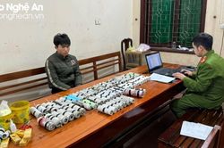 Bắt 2 nam thanh niên tự chế pháo nổ để bán dịp Tết