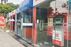 Tại các trụ ATM, có bắt buộc bảo vệ đứng gác?