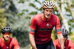 MU sống lại kỳ vọng với Sir Jim Ratcliffe, là tỷ phú tự thân tuổi 29, U70 vẫn thích phiêu lưu, đặt chân đến cả Bắc-Nam Cực