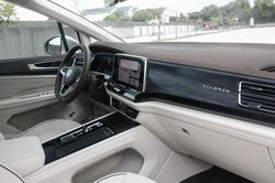 Volkswagen Viloran ra mắt thị trường Việt Nam