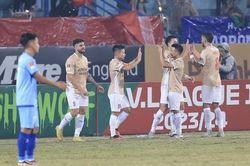 V-League 2023/24: CLB Công an Hà Nội thắng đậm CLB Bình Dương, trợ lý HLV Amin Aziz khen Quang Hải