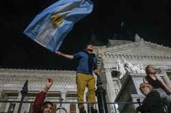 Tân Tổng thống Argentina sa thải 5.000 nhân viên chính phủ