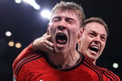 Hojlund ngất ngây khi giúp MU hạ Aston Villa