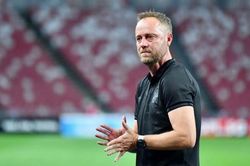 HLV Mano Polking nhận lương kỷ lục khi tái xuất V-League?