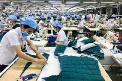 Doanh nghiệp dệt may, da giày thưởng Tết thế nào sau một năm 'bĩ cực'?