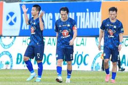 A Hoàng ghi nhiều bàn hơn Tuấn Anh ở HAGL